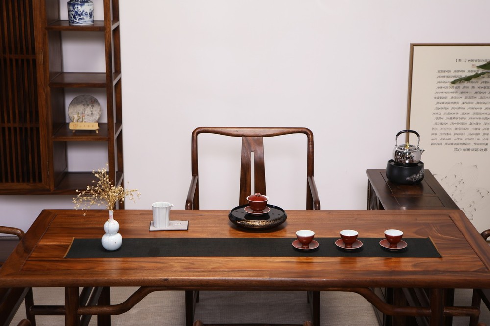 茶桌/书桌
材质可选（胡桃木、老榆木）
尺寸、颜色可定制
榫卯结构 国标水性环保油漆