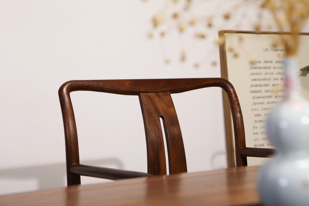 茶桌/书桌
材质可选（胡桃木、老榆木）
尺寸、颜色可定制
榫卯结构 国标水性环保油漆