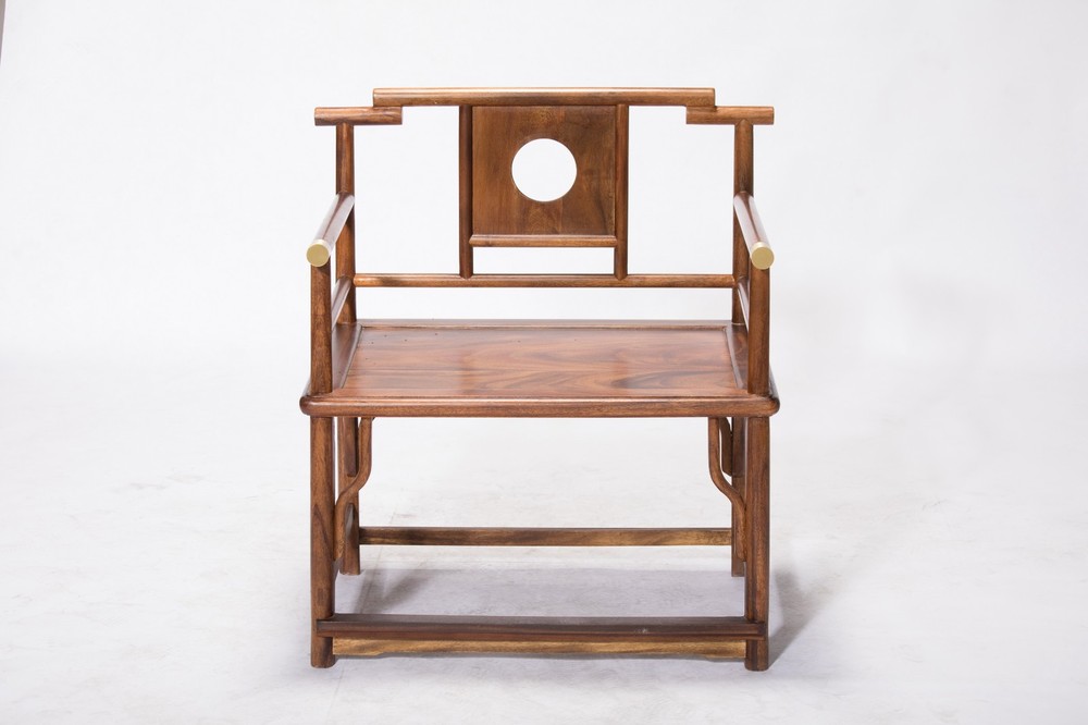 椅子  标准尺寸
     榫卯结构        胡桃木材质      国标水性油漆环保健康