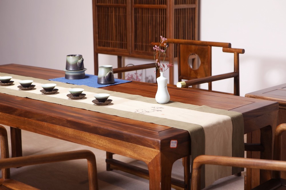 茶桌（书桌）         尺寸可定制
     榫卯结构        胡桃木材质      国标水性油漆环保健康