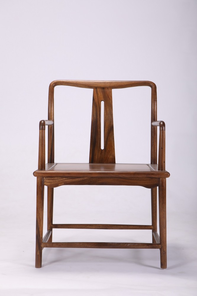座椅\n材质可选（胡桃木、老榆木）\n颜色可定制 尺寸常规\n榫卯结构 国标水性环保油漆